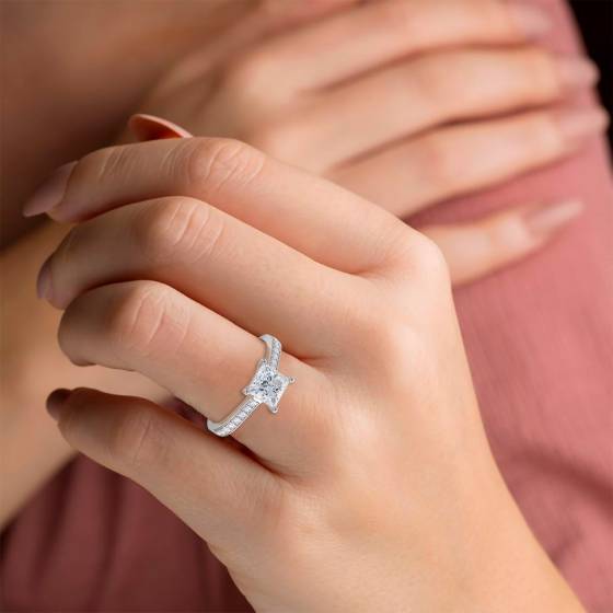 0.50ct VS/E-F Princess Natural Diamond Shoulder Set Engagement Ring