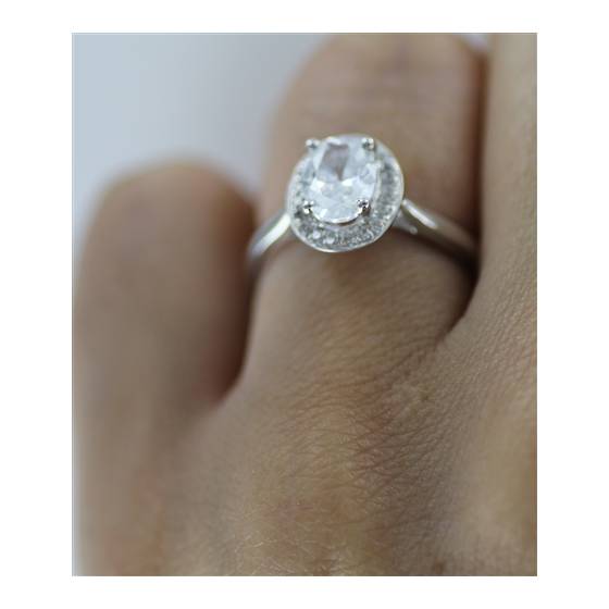 Oval Diamond Single Halo Ring