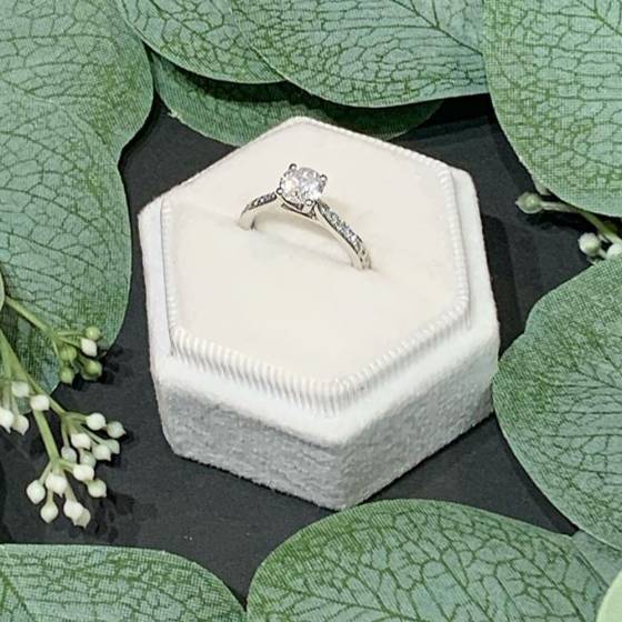 1.25ct SI1/F Round Natural Diamond Shoulder Set Ring