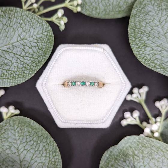 0.14ct VS/F-G Round cut Emerald Gemstone Ring