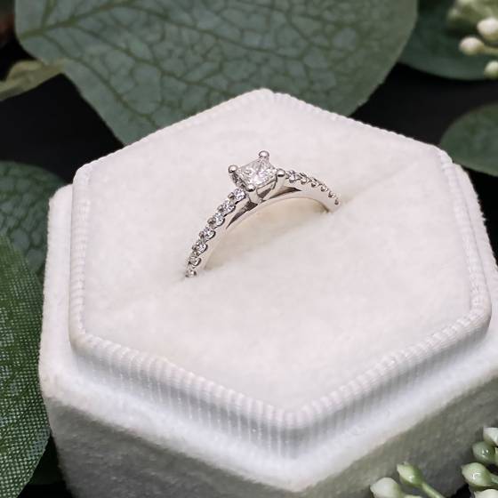 0.41ct VS2/G Princess and Round Natural Diamond Shoulder Set Engagement Ring