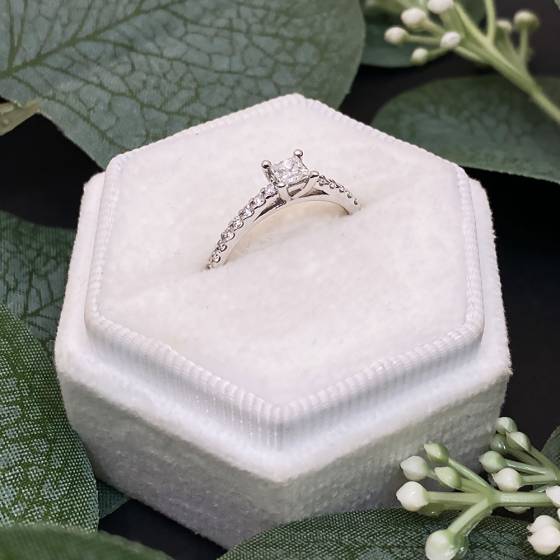 0.41ct VS2/G Princess and Round Natural Diamond Shoulder Set Engagement Ring