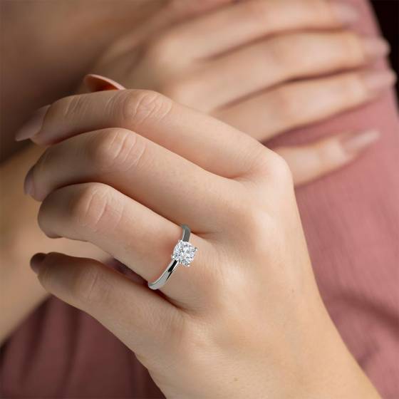 Lab Grown 0.90ct VS1/E Round Diamond Solitaire Ring