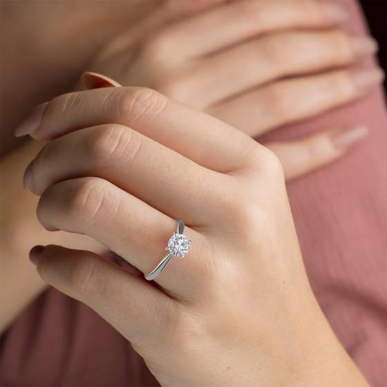1.00ct VVS2/D Round Diamond Solitaire Ring