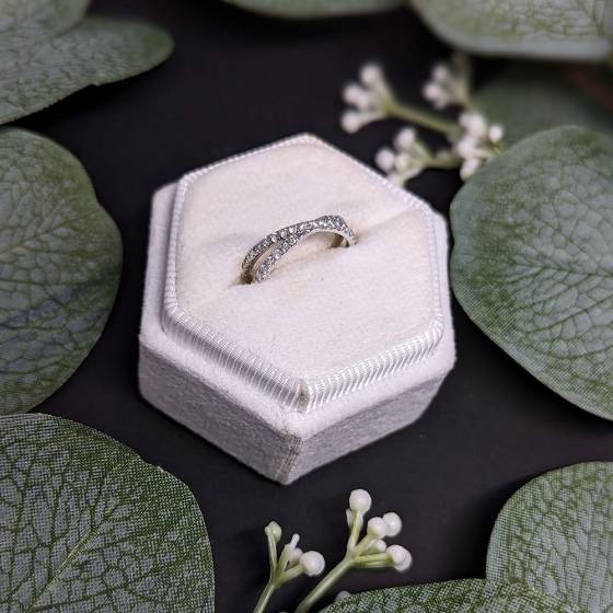 0.54ct SI/F-G Round Natural Diamond Cross Over Ring