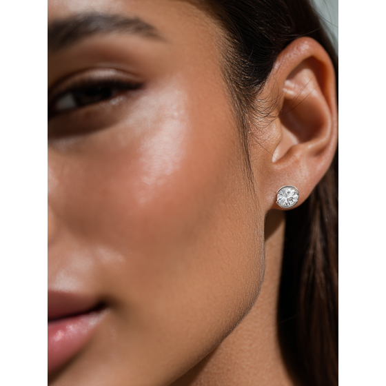 Round Diamond Stud Earrings