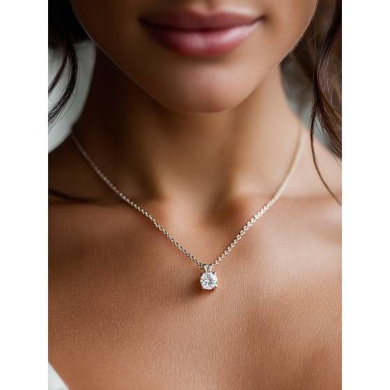 Traditional Round Diamond Pendant