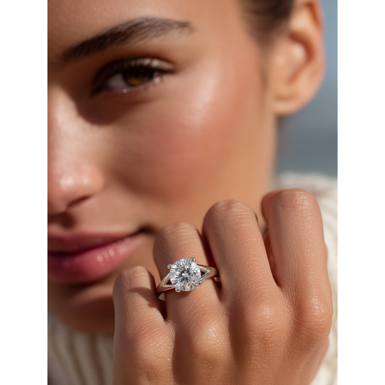 Round Diamond Engagement Ring