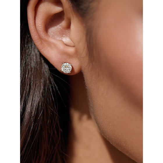 Traditonal Round Diamond Stud Earrings
