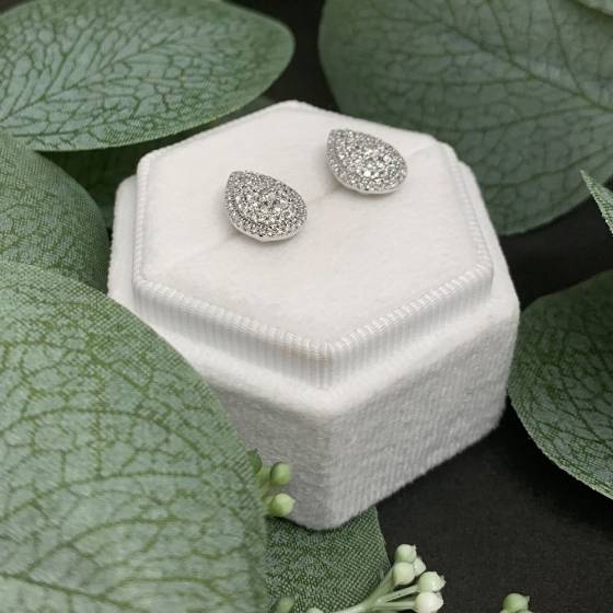 0.69ct VS/F-G Round Natural Diamond Cluster Earrings
