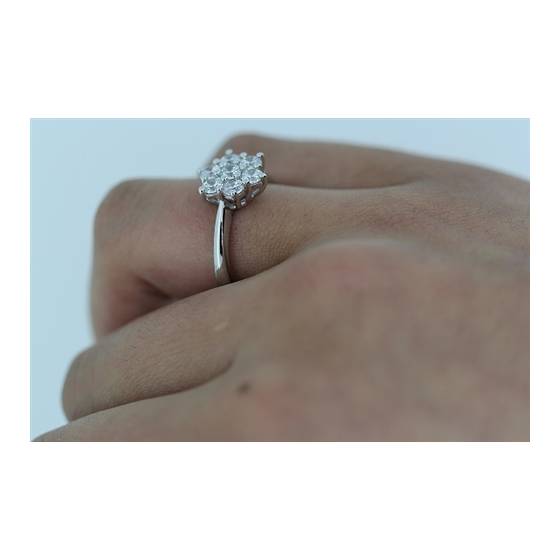 Elegant Round Diamond Flower Cluster Ring