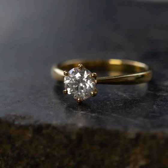 Round Diamond Engagement Ring