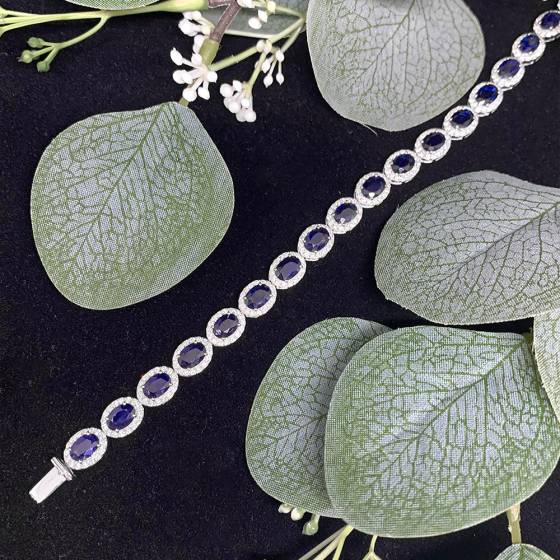 19.68ct VS/E-F Oval Blue Sapphire and Natural Diamond Bracelet