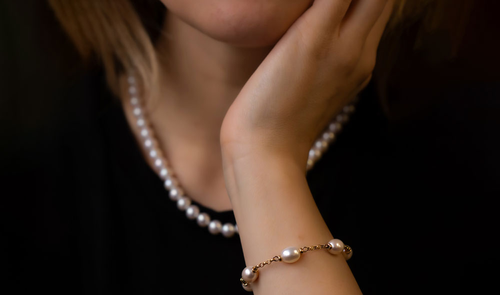Pearl: June's Birthstone Guide